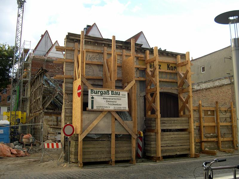 Stralsund, Langenstr. 3, 8.10.2007.JPG - die Fassade mit der Schrift wurde 2007 bewahrt und geschützt